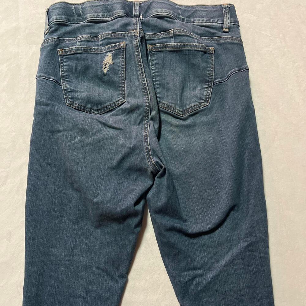 Torrid bombshell skinny size 14R raw hem and distressed - Picture 8 of 8